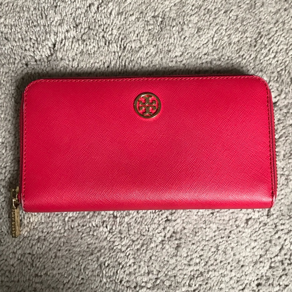 Tory Burch Robinson Continental Zip Wallet Coral